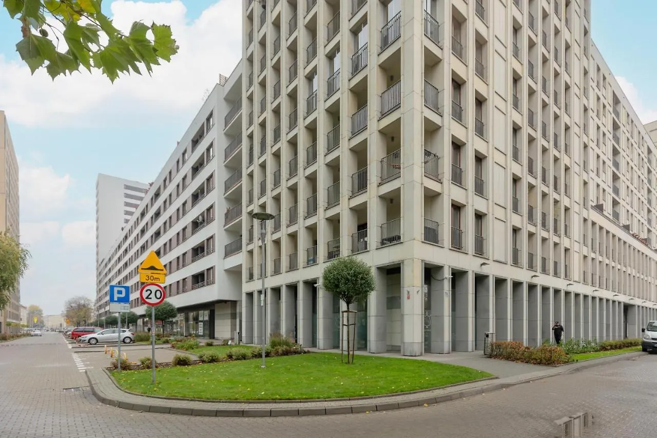 Warsaw Srodmiescie Apartment With Balcony By Noclegi Renters